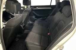 valkoinen Volkswagen Passat 2016 kuva 10.