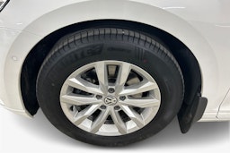 valkoinen Volkswagen Passat 2016 kuva 11.