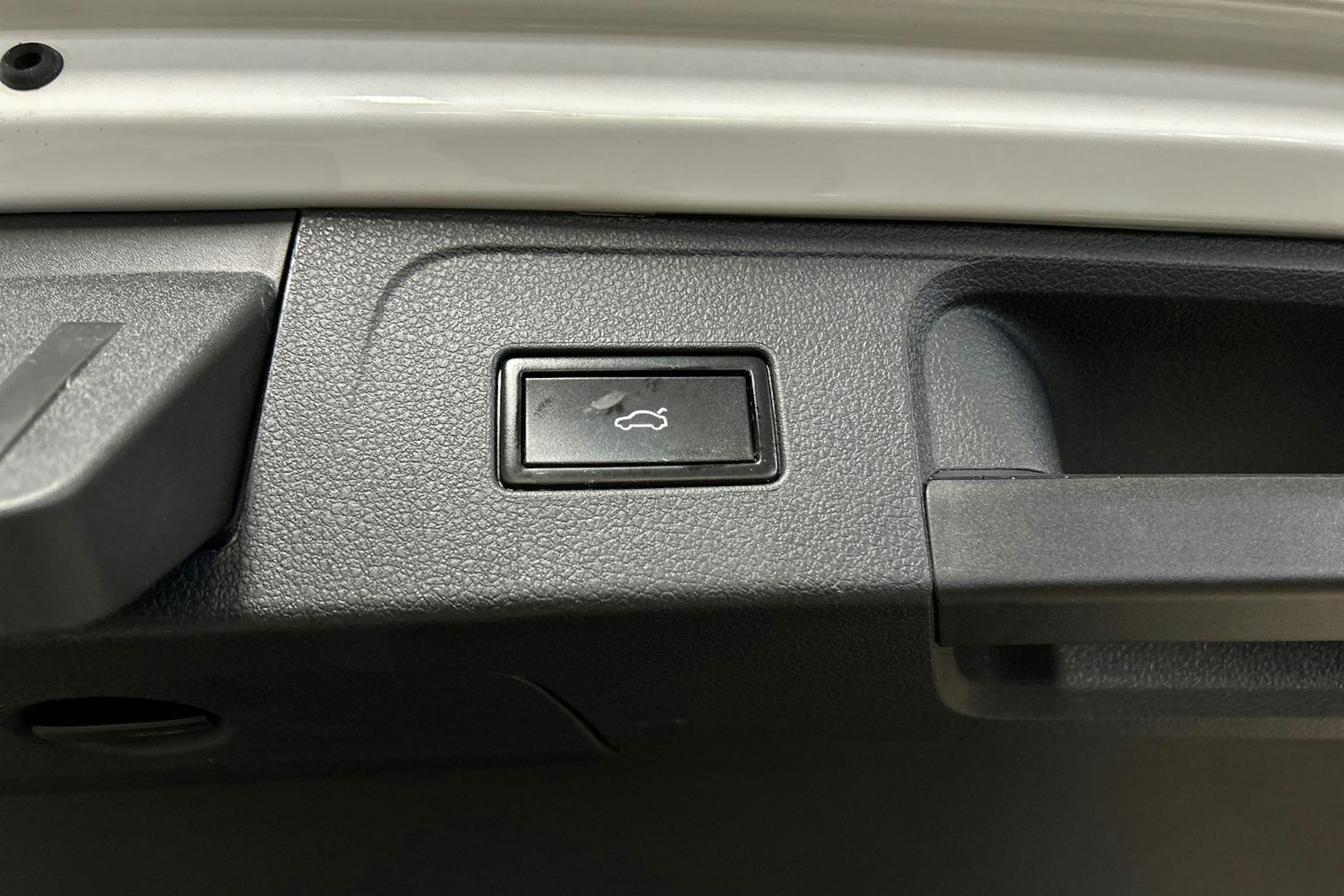 valkoinen Volkswagen Passat 2016 kuva 15.