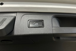 valkoinen Volkswagen Passat 2016 kuva 15.