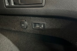 valkoinen Volkswagen Passat 2016 kuva 16.