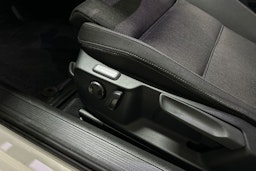 valkoinen Volkswagen Passat 2016 kuva 18.