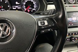 valkoinen Volkswagen Passat 2016 kuva 20.