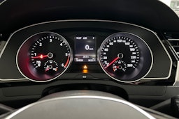 valkoinen Volkswagen Passat 2016 kuva 21.