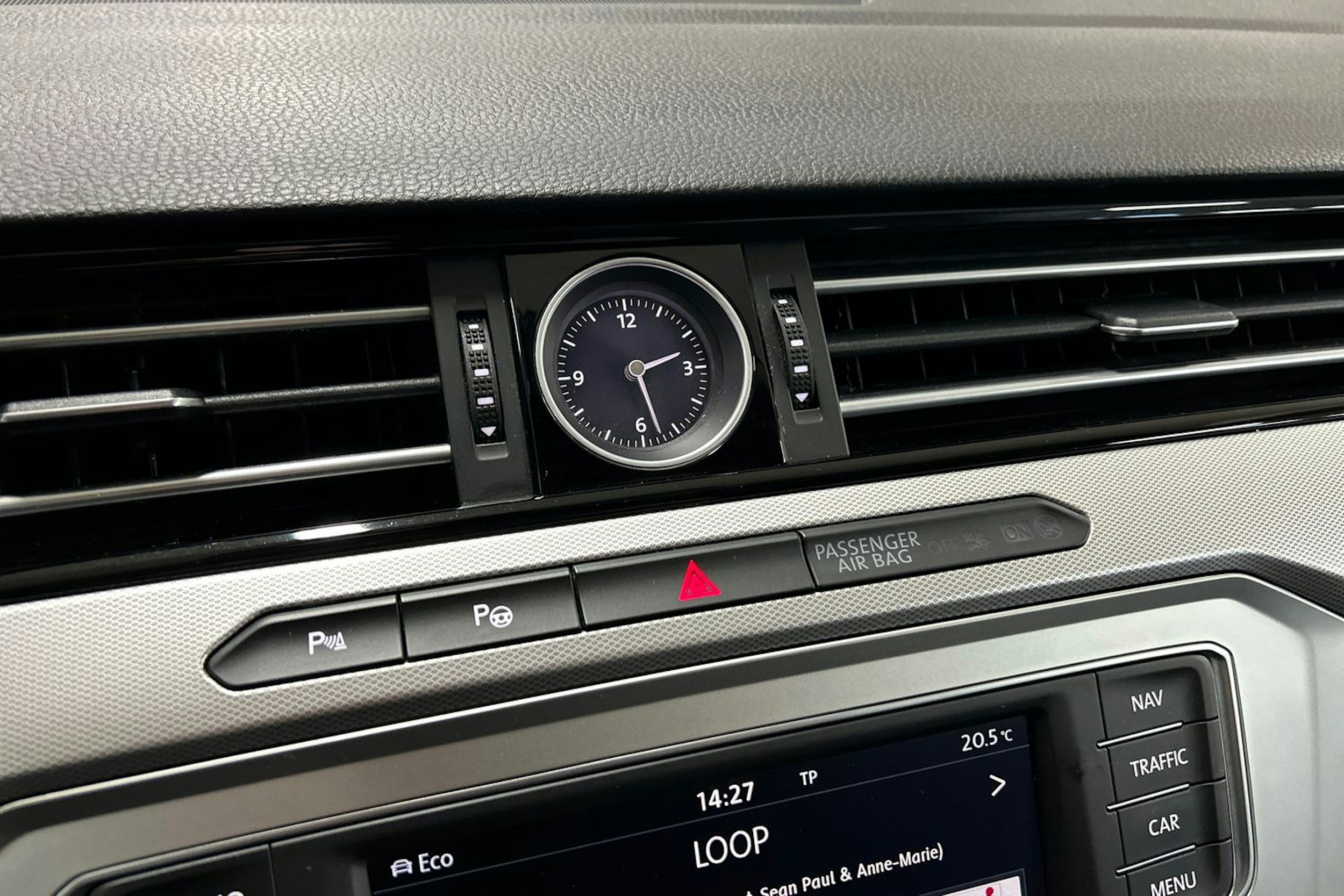 valkoinen Volkswagen Passat 2016 kuva 22.