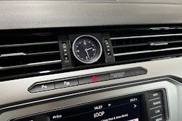 valkoinen Volkswagen Passat 2016 kuva 22.