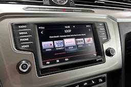 valkoinen Volkswagen Passat 2016 kuva 23.