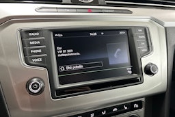valkoinen Volkswagen Passat 2016 kuva 24.