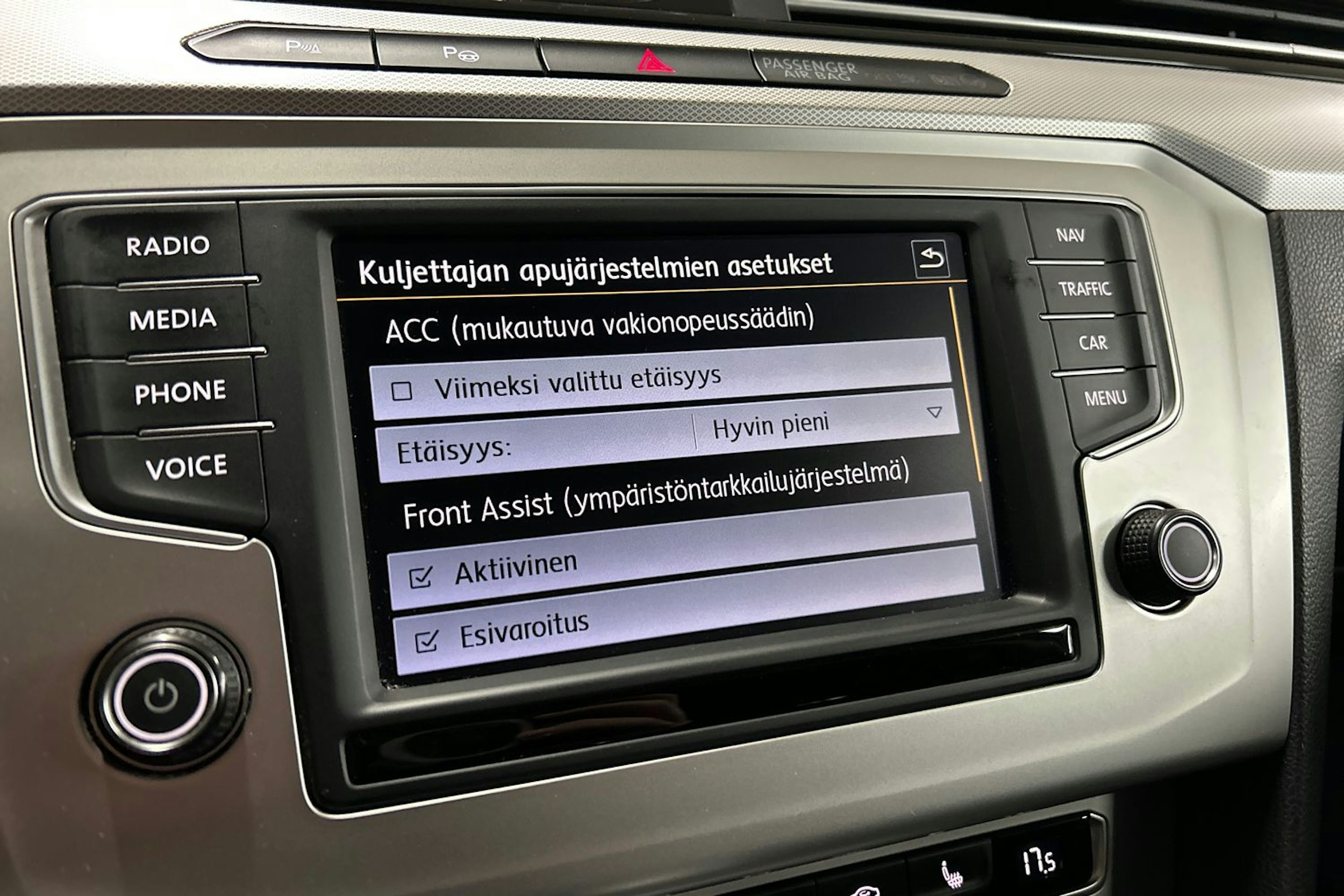 valkoinen Volkswagen Passat 2016 kuva 26.