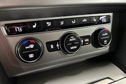 valkoinen Volkswagen Passat 2016 kuva 29.