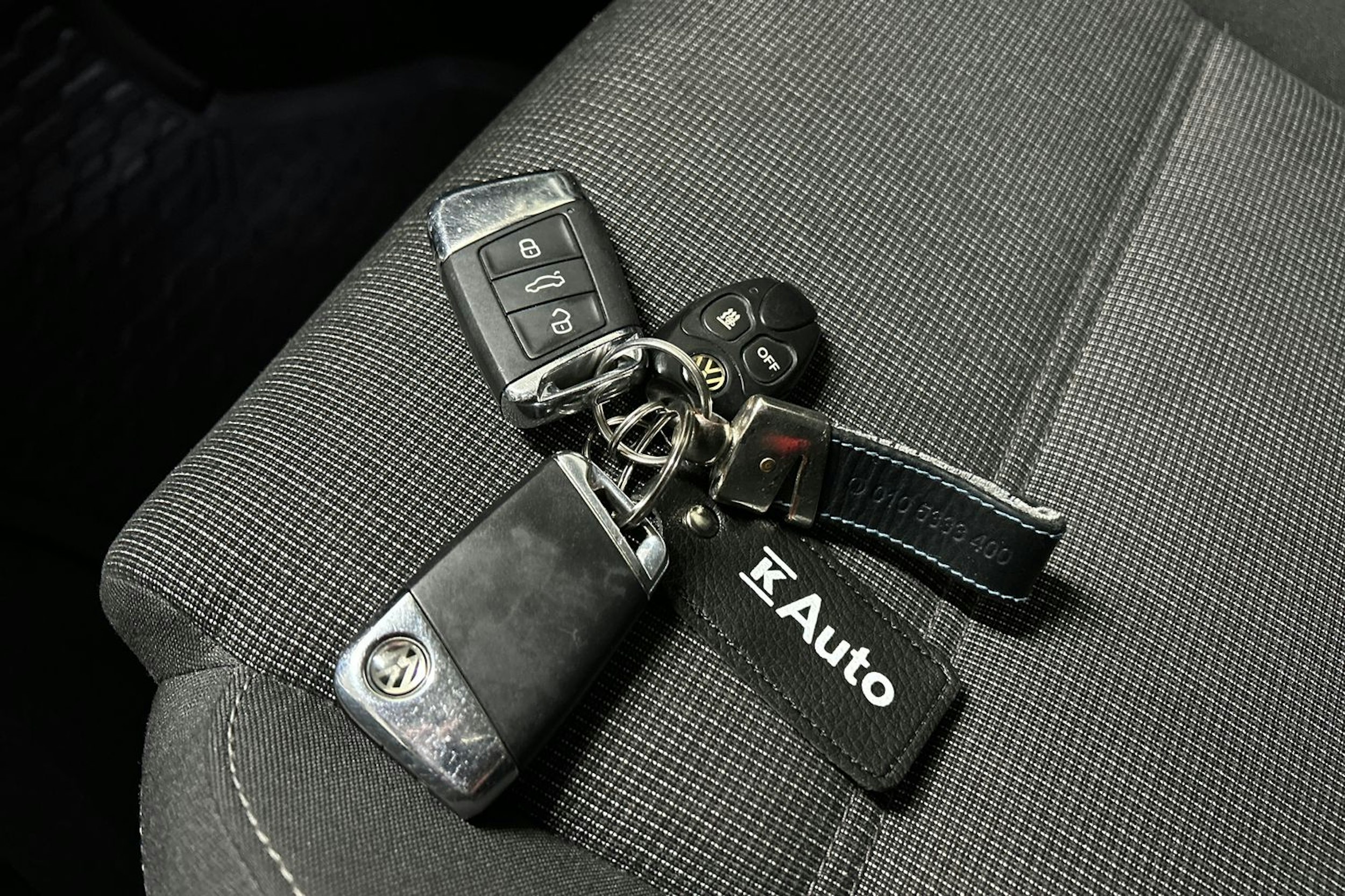 valkoinen Volkswagen Passat 2016 kuva 31.
