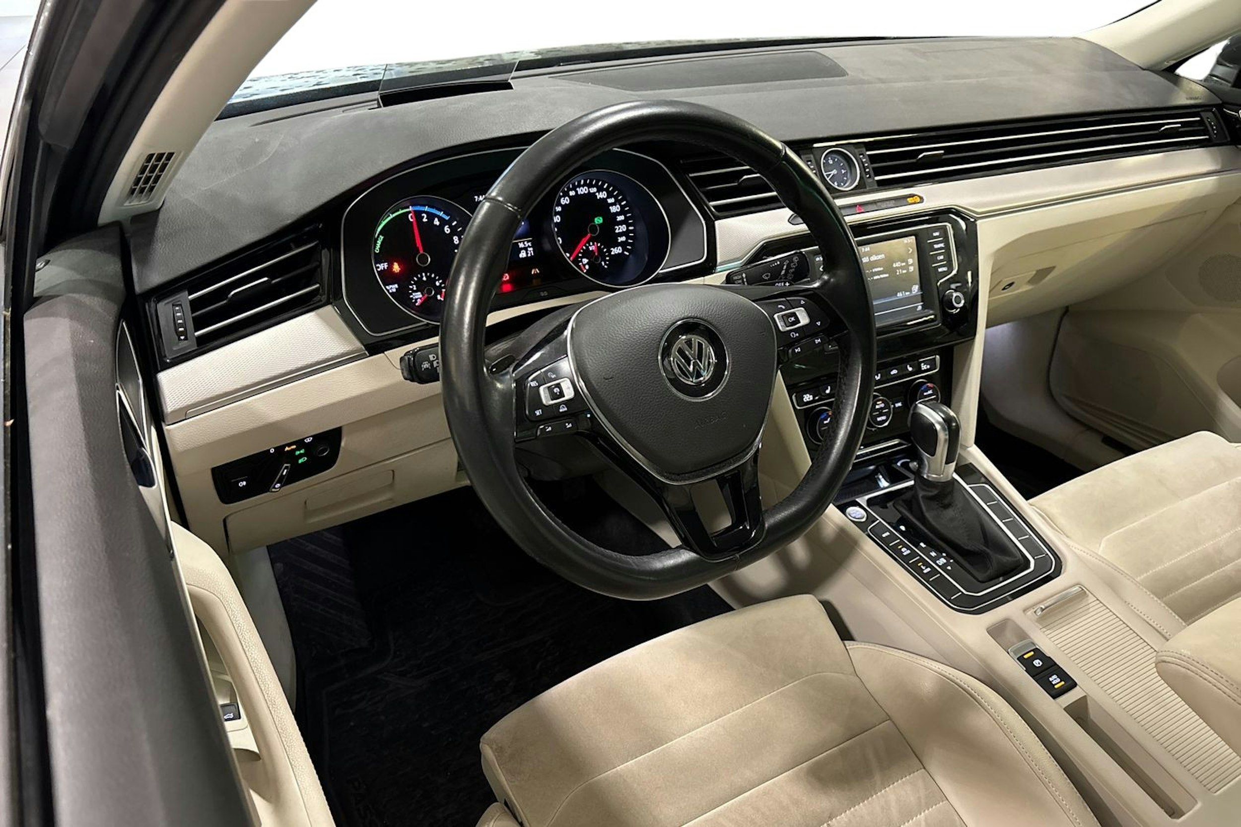 Musta Volkswagen PASSAT 2016 kuva 3.