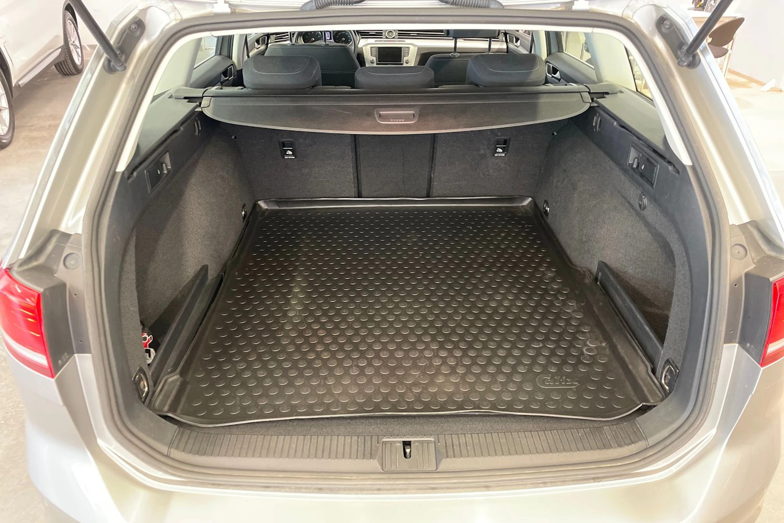 Harmaa Volkswagen PASSAT 2016 kuva 27.