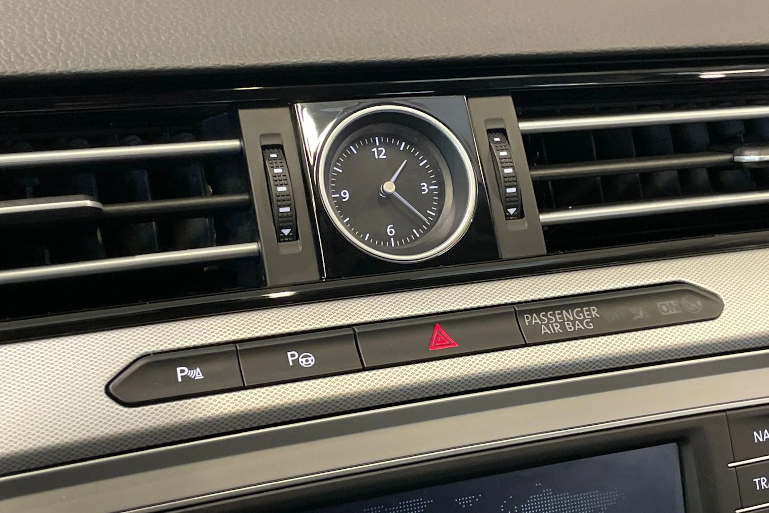 Harmaa Volkswagen PASSAT 2016 kuva 28.