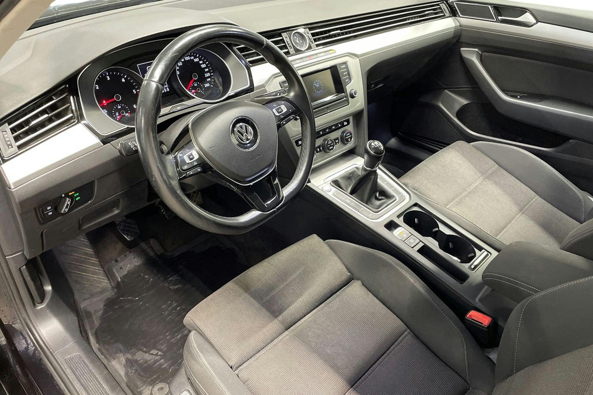 Musta Volkswagen PASSAT 2016 kuva 7.