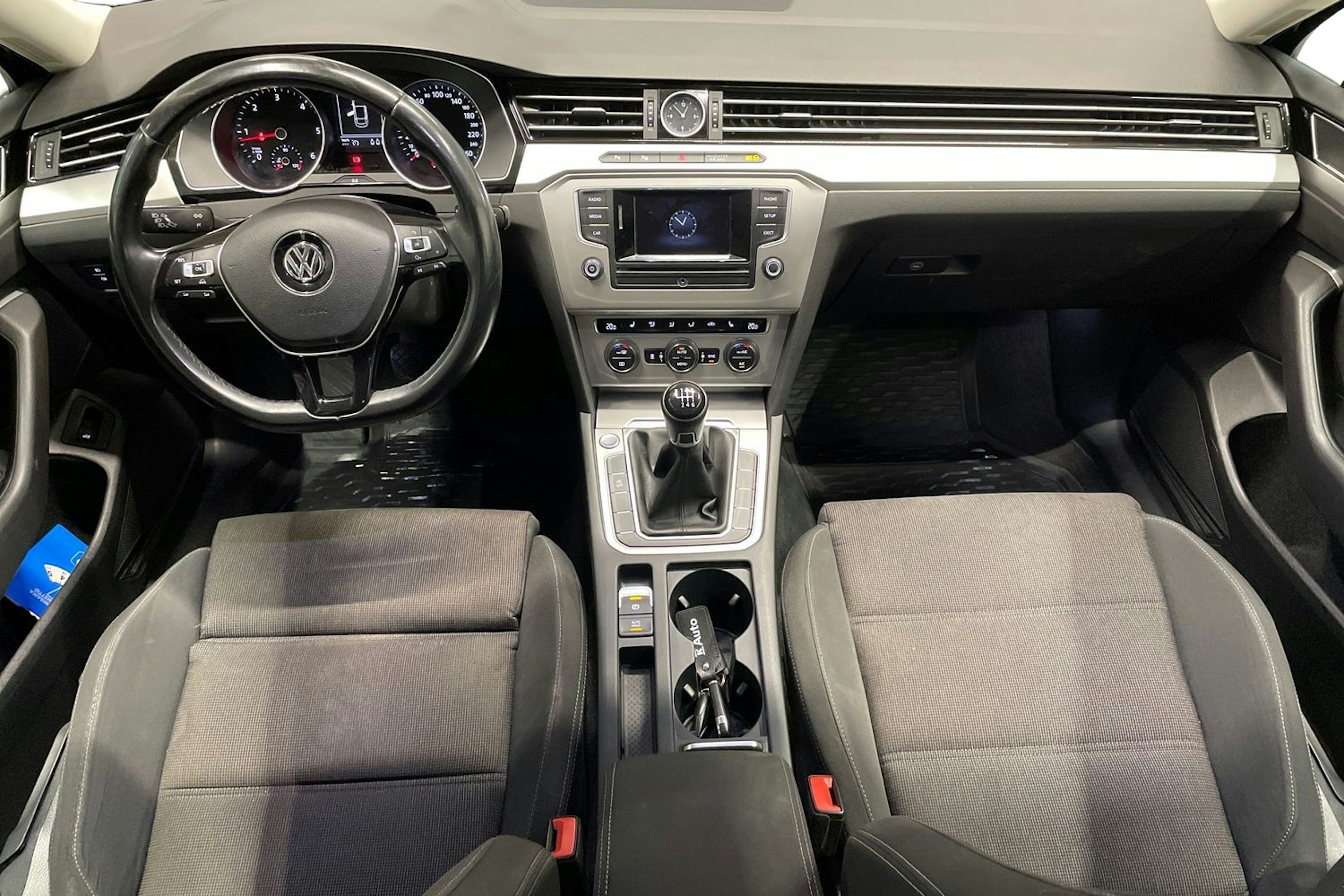 Musta Volkswagen PASSAT 2016 kuva 9.