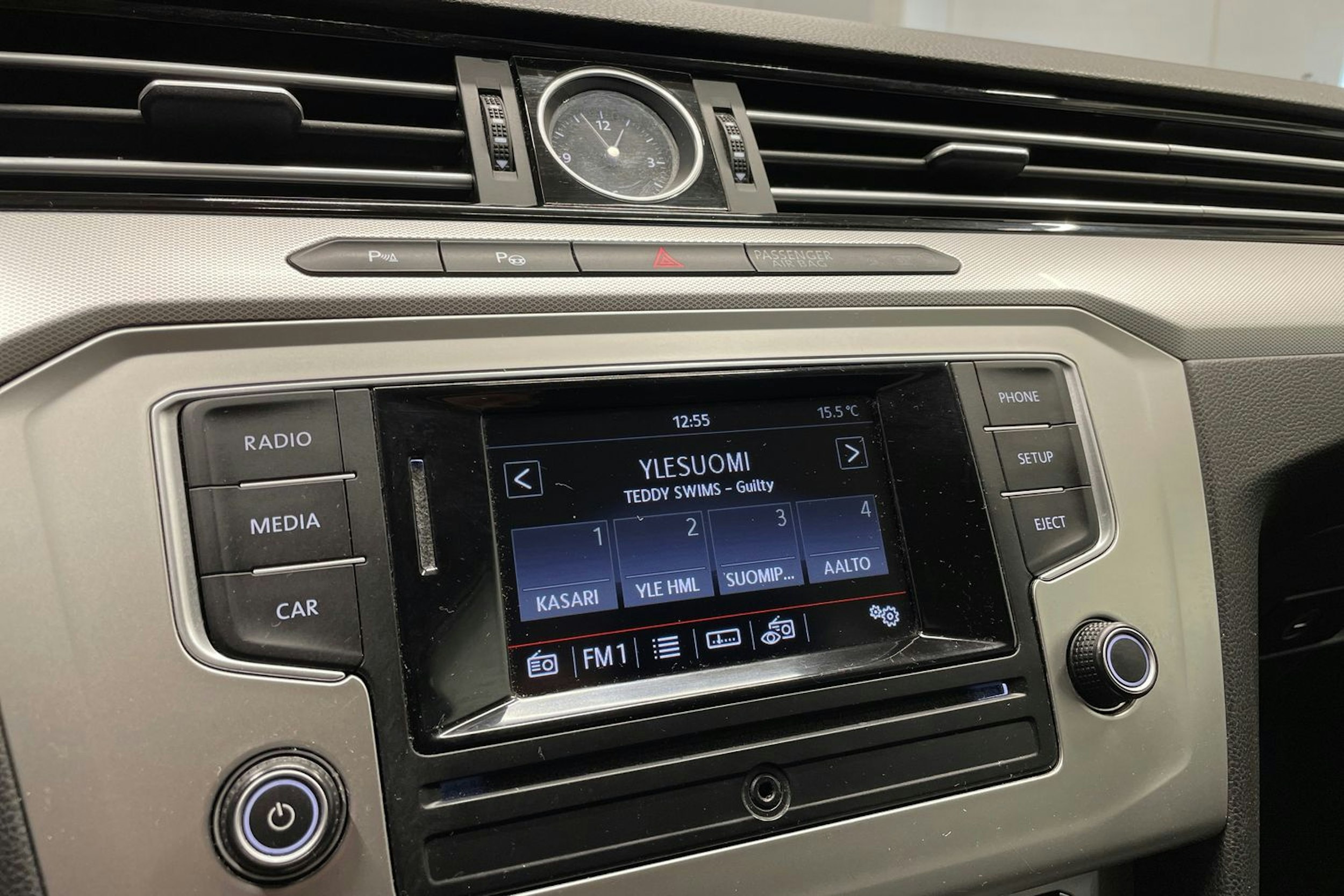 Musta Volkswagen PASSAT 2016 kuva 16.