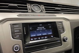 Musta Volkswagen PASSAT 2016 kuva 16.