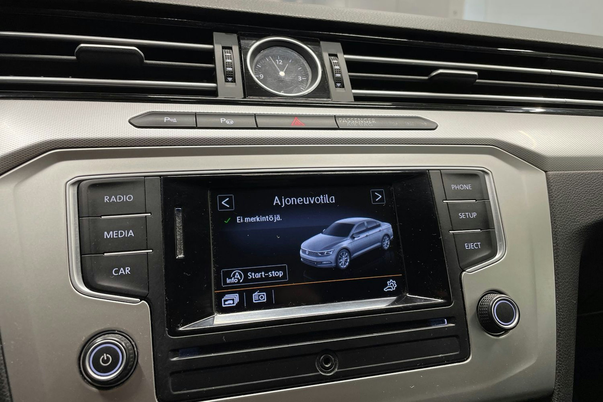 Musta Volkswagen PASSAT 2016 kuva 18.