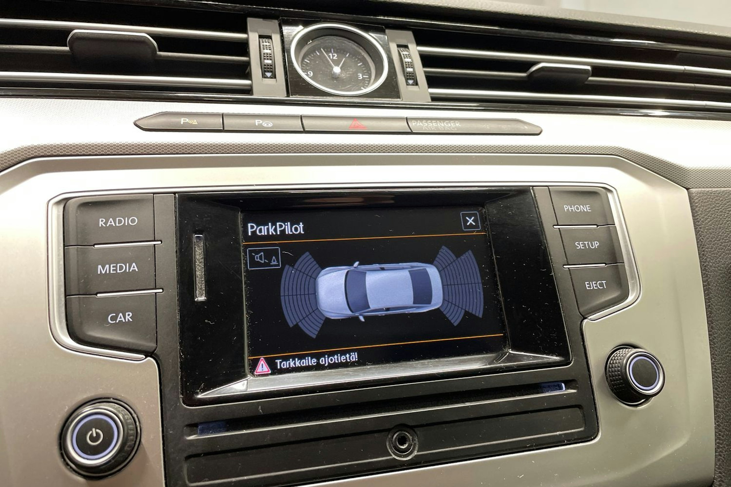 Musta Volkswagen PASSAT 2016 kuva 19.