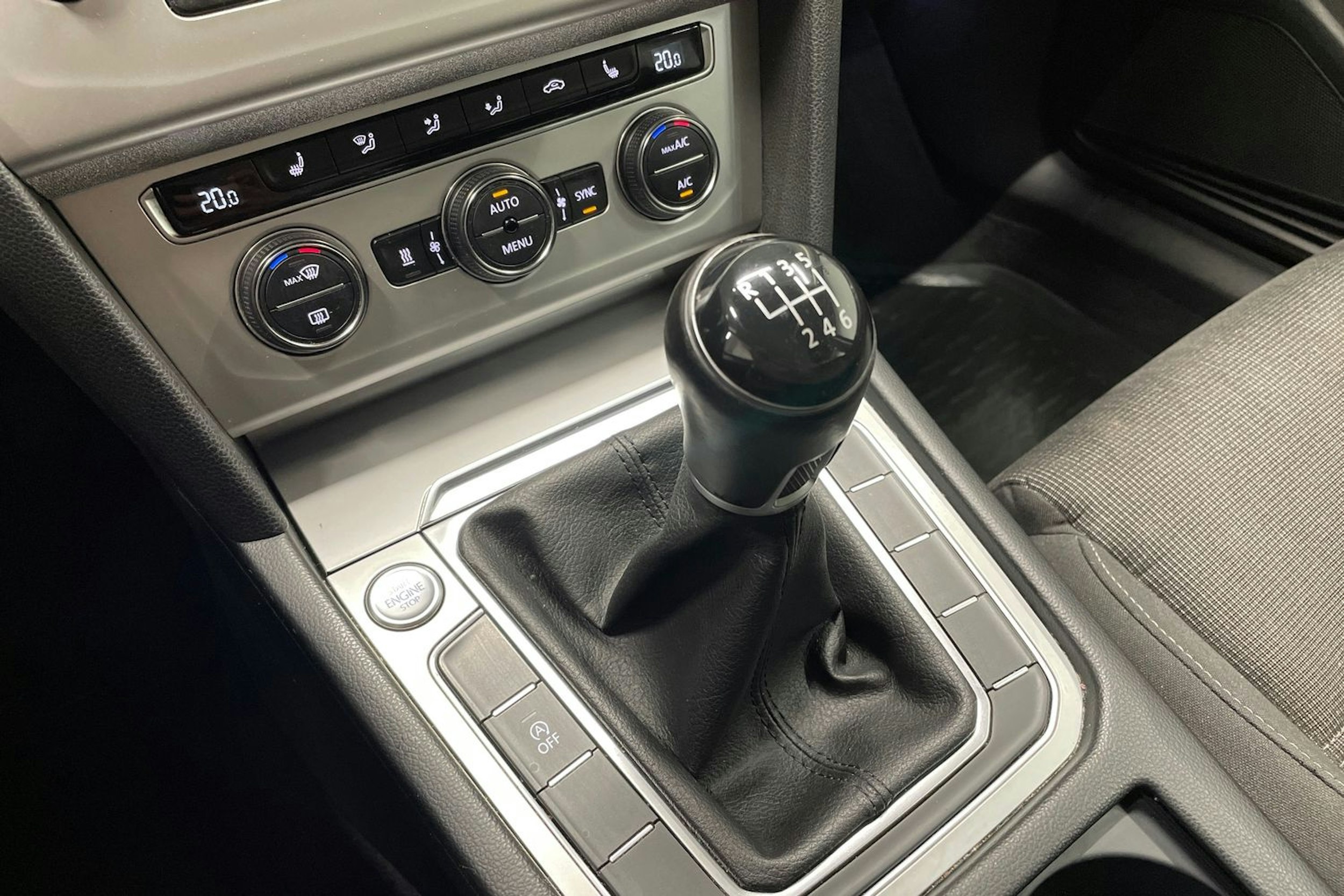 Musta Volkswagen PASSAT 2016 kuva 20.