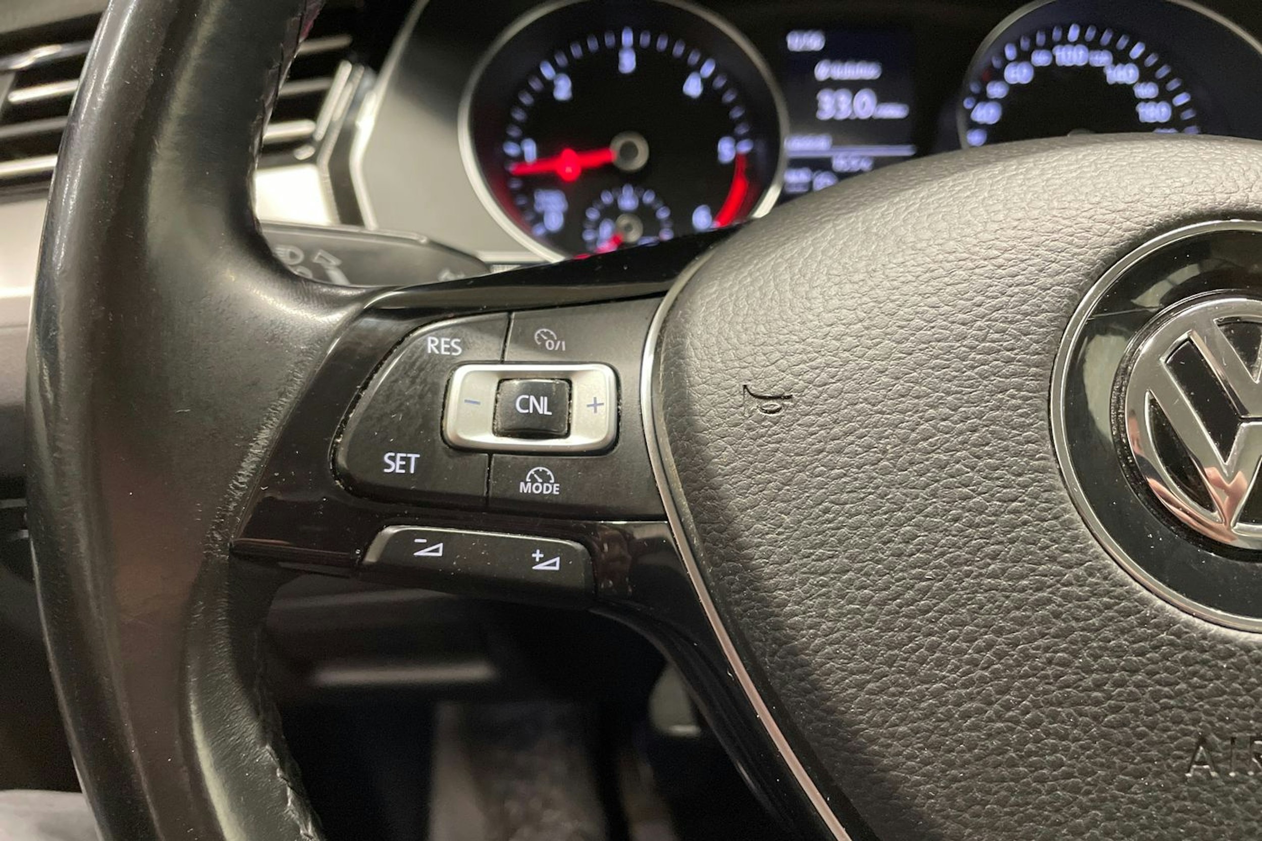 Musta Volkswagen PASSAT 2016 kuva 24.