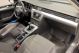 Musta Volkswagen PASSAT 2016 kuva 27.