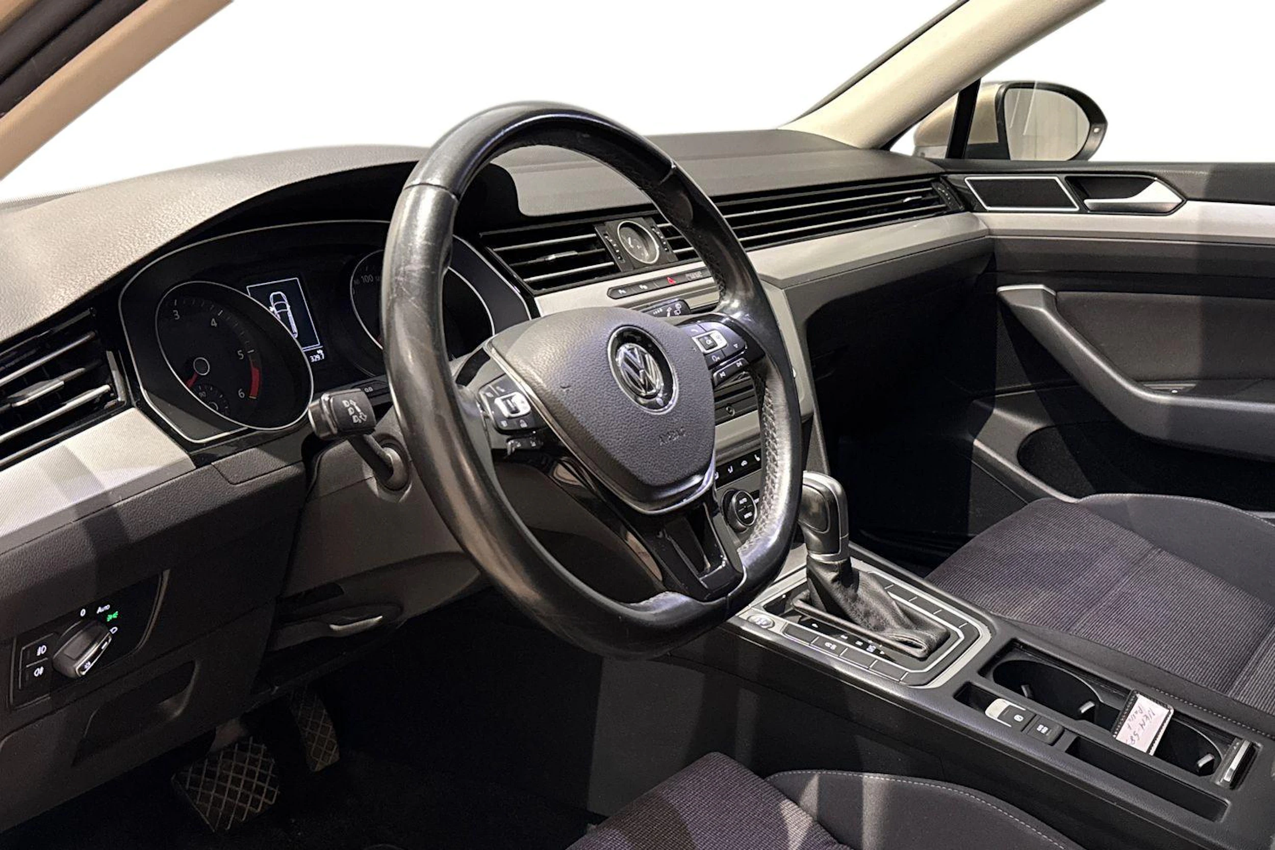met. keltainen Volkswagen Passat 2016 kuva 6.
