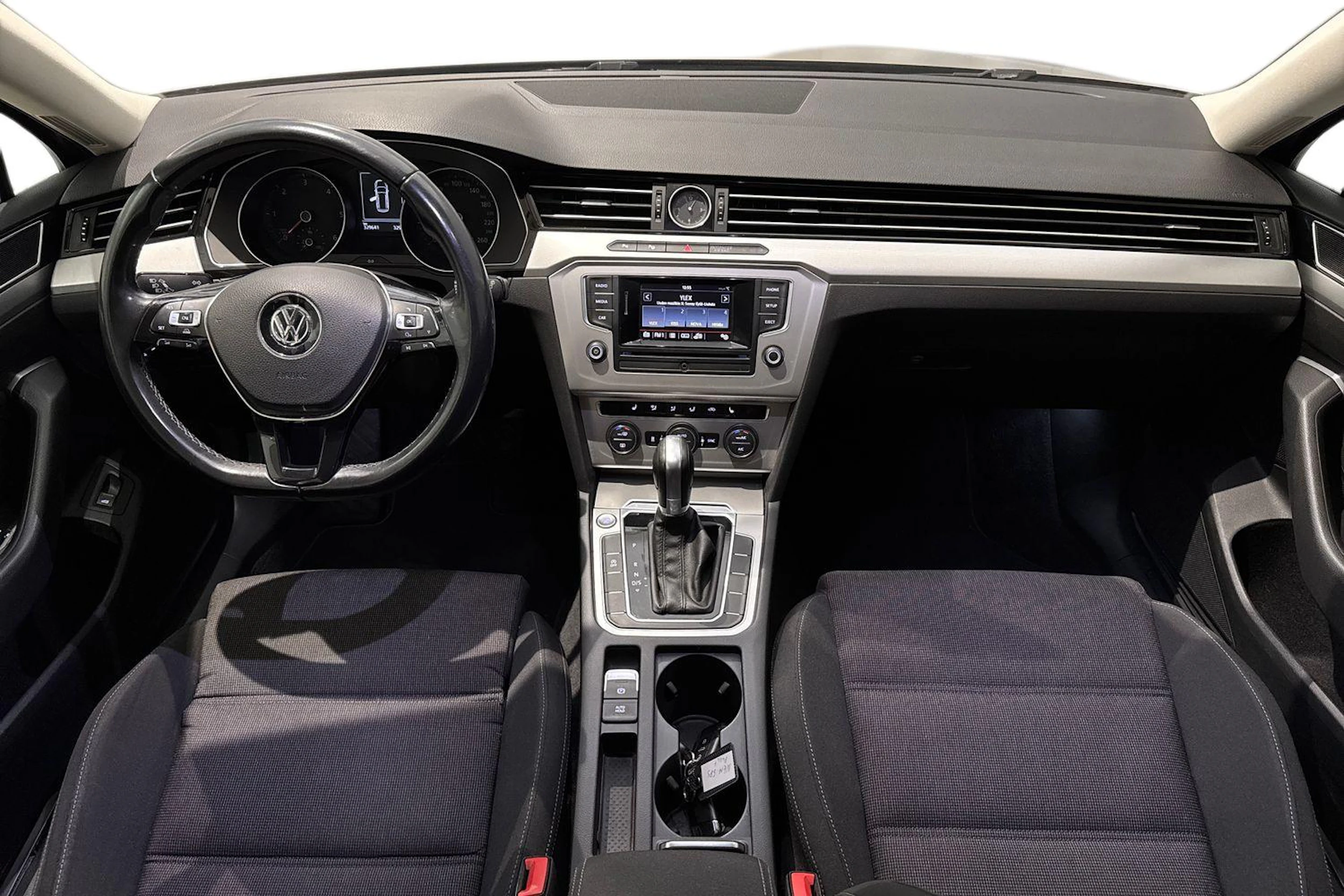 met. keltainen Volkswagen Passat 2016 kuva 7.