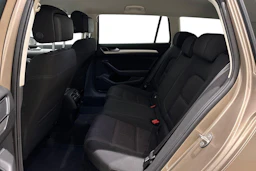 met. keltainen Volkswagen Passat 2016 kuva 8.