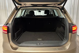 met. keltainen Volkswagen Passat 2016 kuva 12.