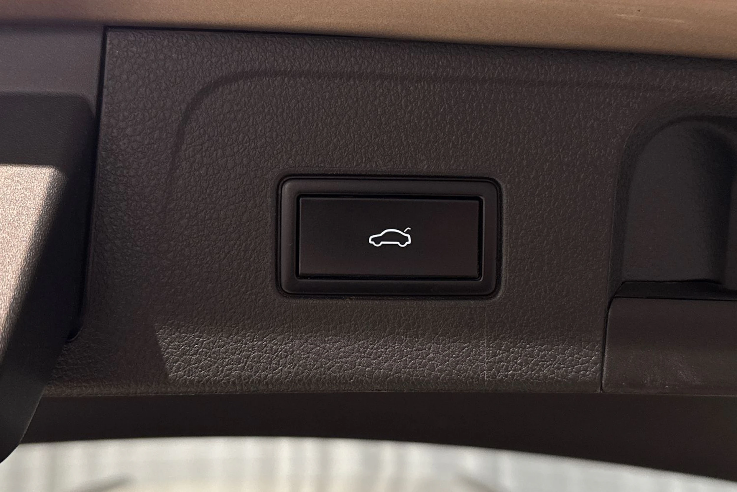 met. keltainen Volkswagen Passat 2016 kuva 13.