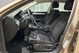 met. keltainen Volkswagen Passat 2016 kuva 14.