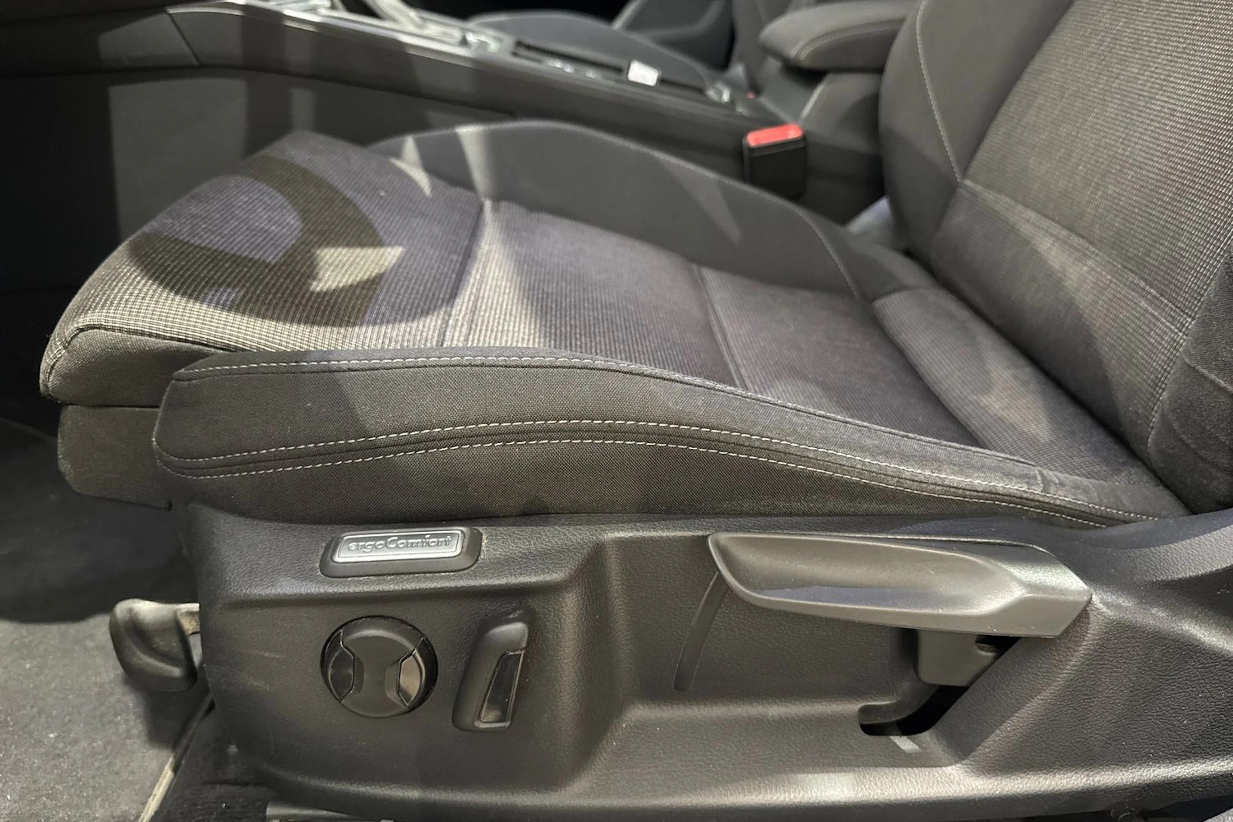met. keltainen Volkswagen Passat 2016 kuva 15.