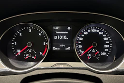 met. keltainen Volkswagen Passat 2016 kuva 18.