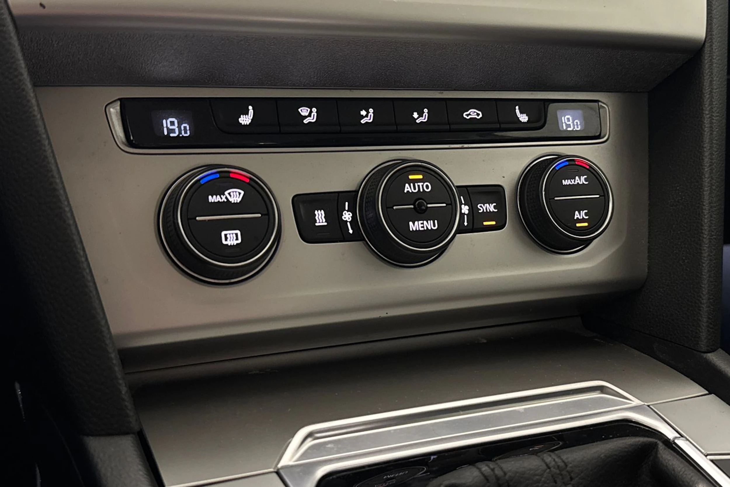 met. keltainen Volkswagen Passat 2016 kuva 23.