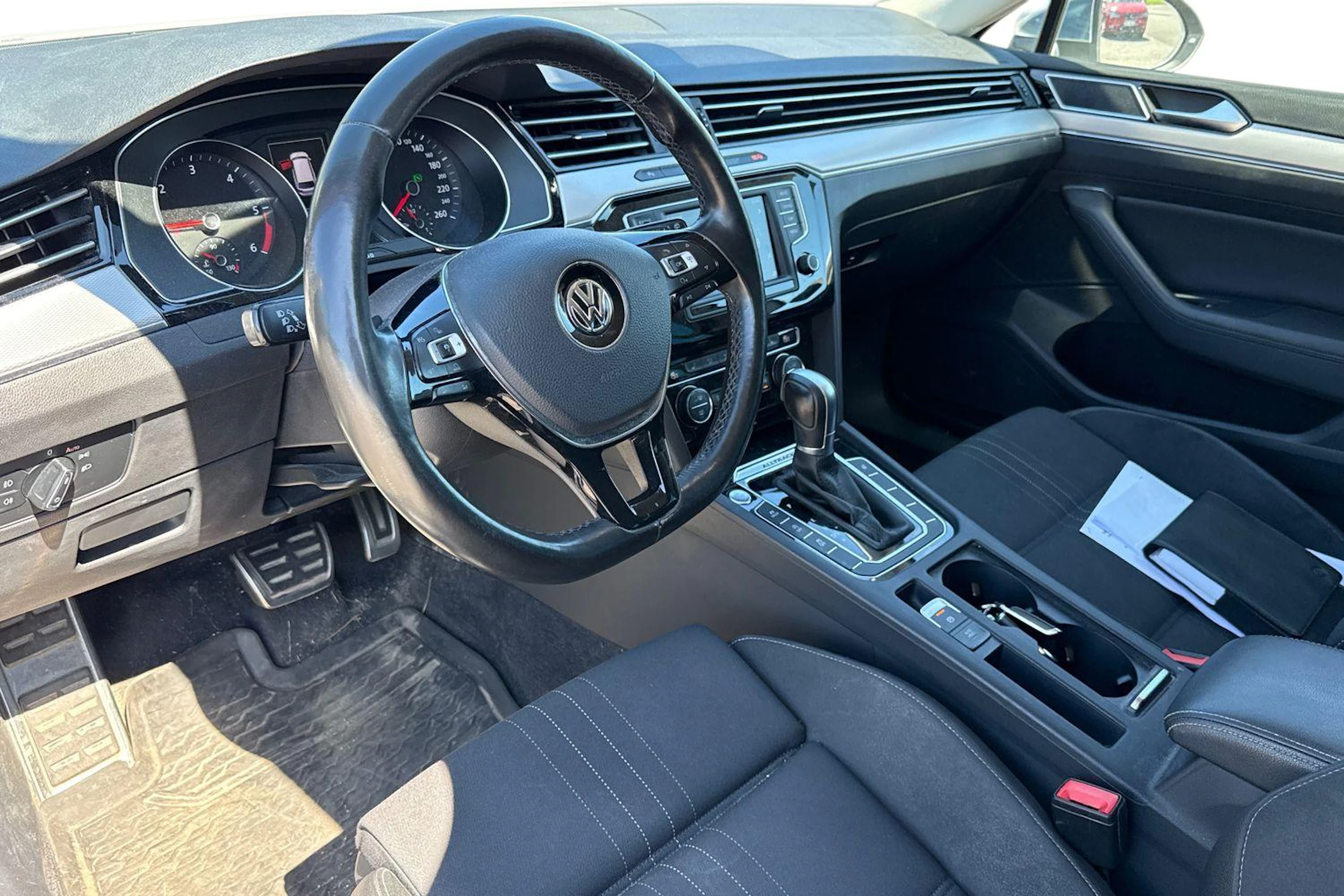 valkoinen Volkswagen Passat 2016 kuva 3.