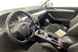 valkoinen Volkswagen Passat 2016 kuva 3.