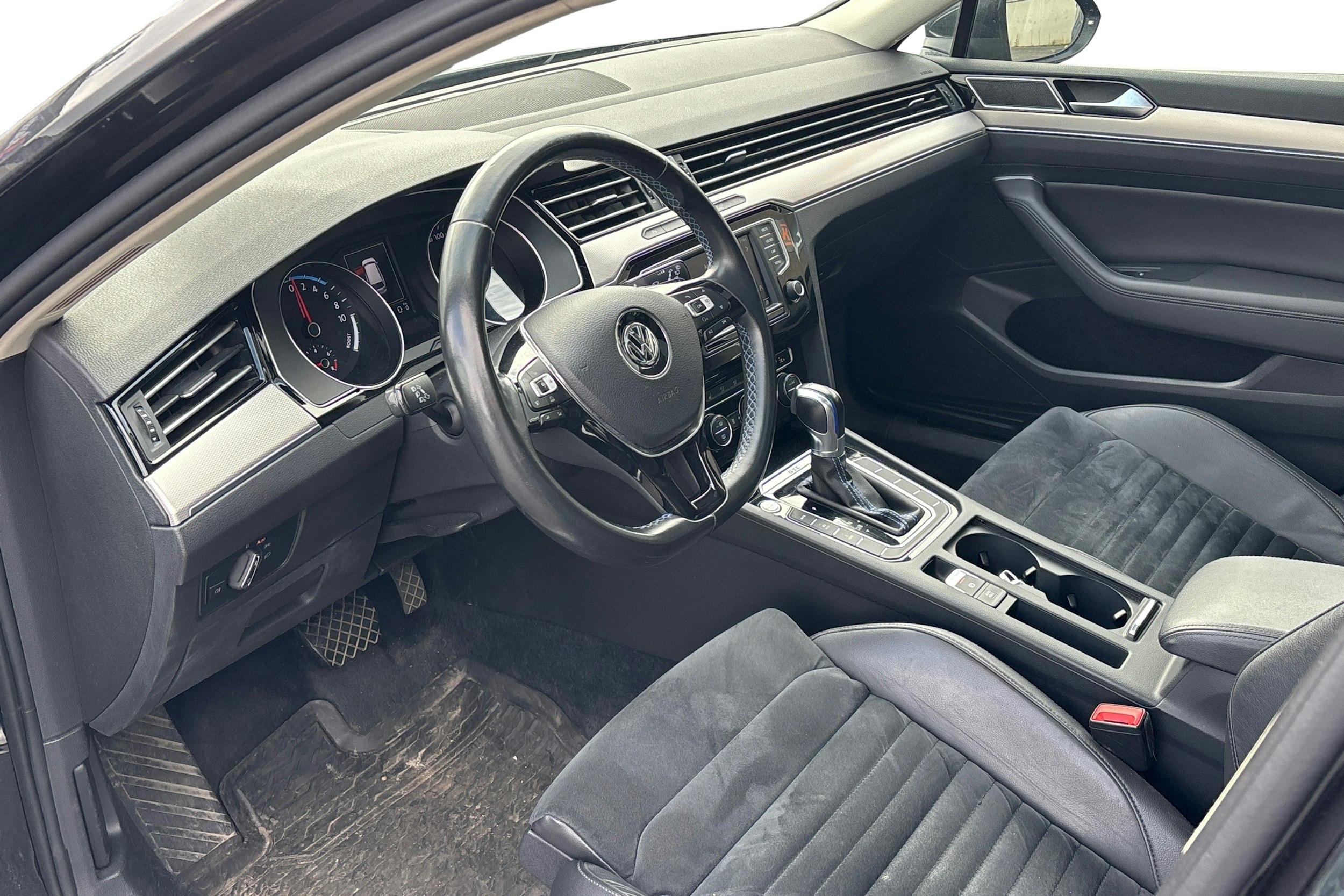 musta Volkswagen Passat 2016 kuva 3.