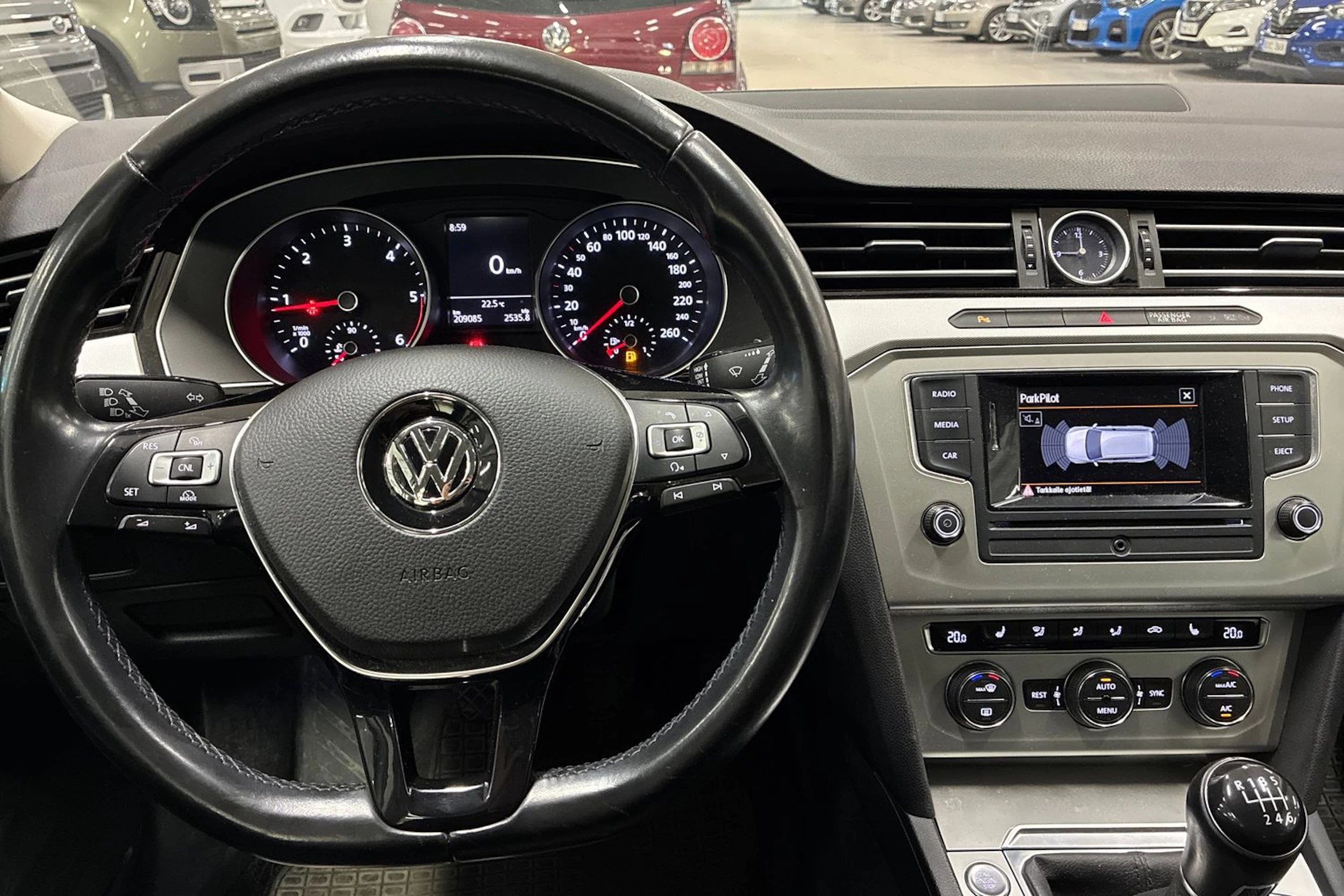 valkoinen Volkswagen Passat 2016 kuva 4.