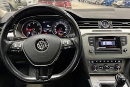 valkoinen Volkswagen Passat 2016 kuva 4.