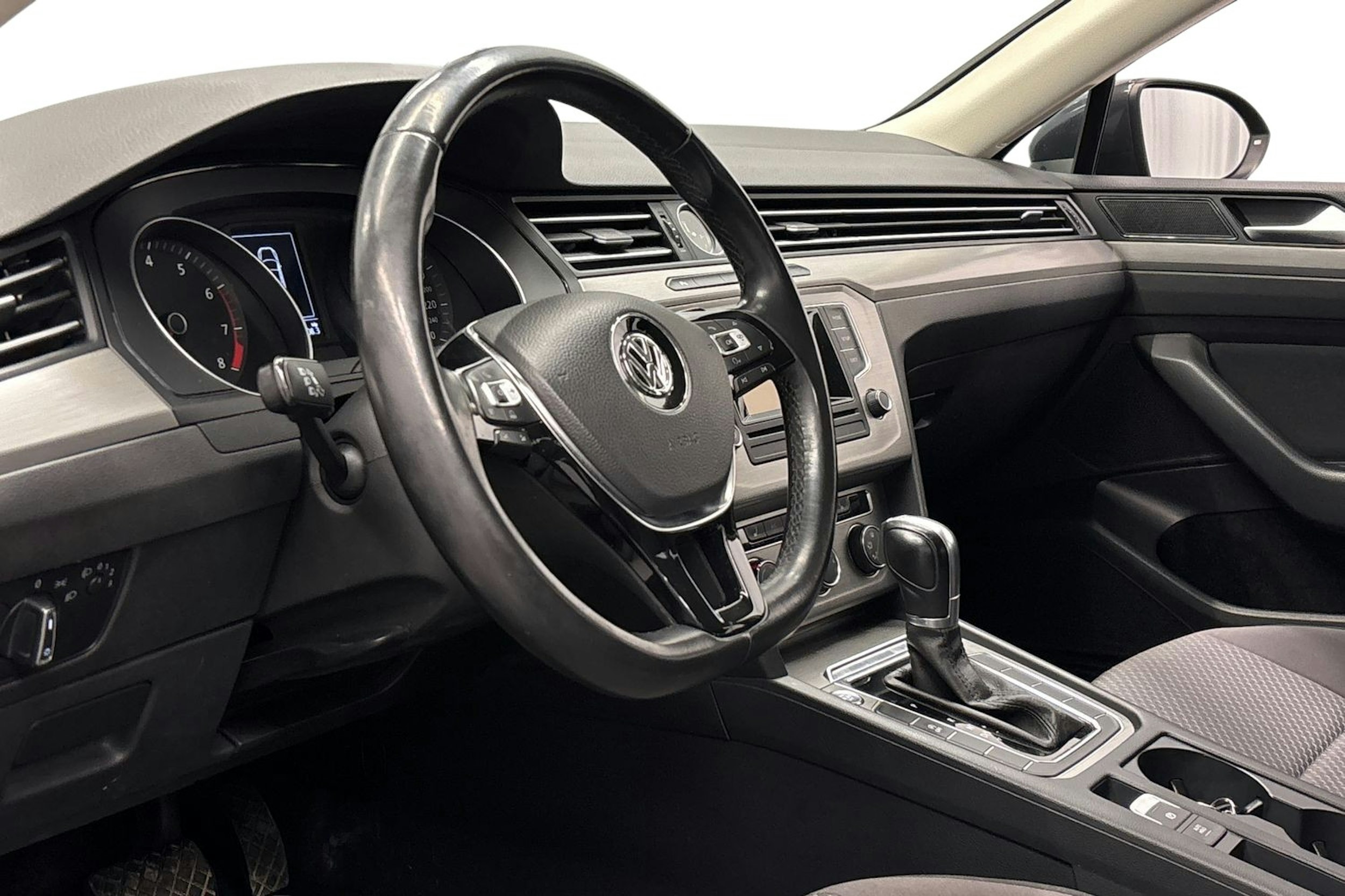 harmaa Volkswagen Passat 2016 kuva 7.