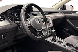 harmaa Volkswagen Passat 2016 kuva 7.