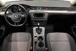 harmaa Volkswagen Passat 2016 kuva 9.
