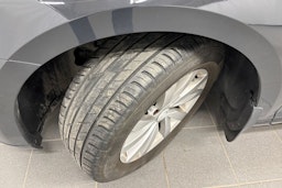 harmaa Volkswagen Passat 2016 kuva 13.
