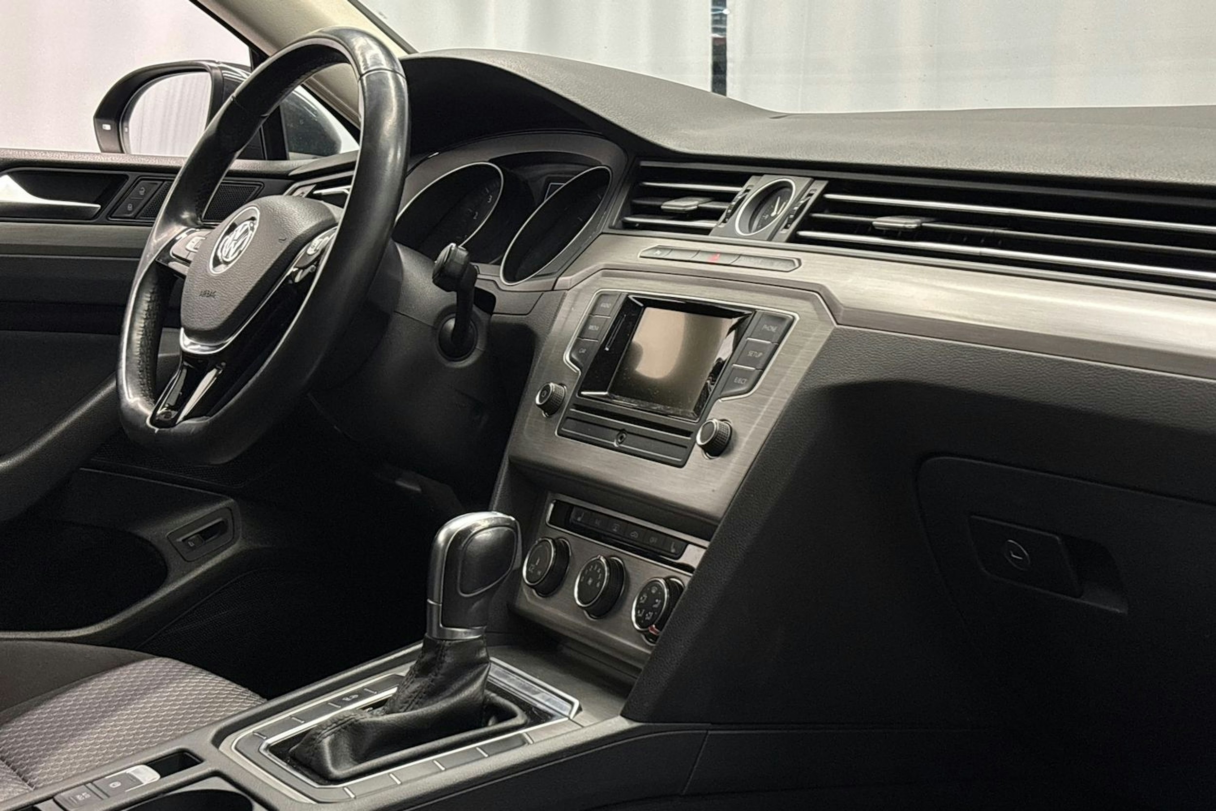 harmaa Volkswagen Passat 2016 kuva 14.