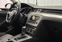 harmaa Volkswagen Passat 2016 kuva 14.