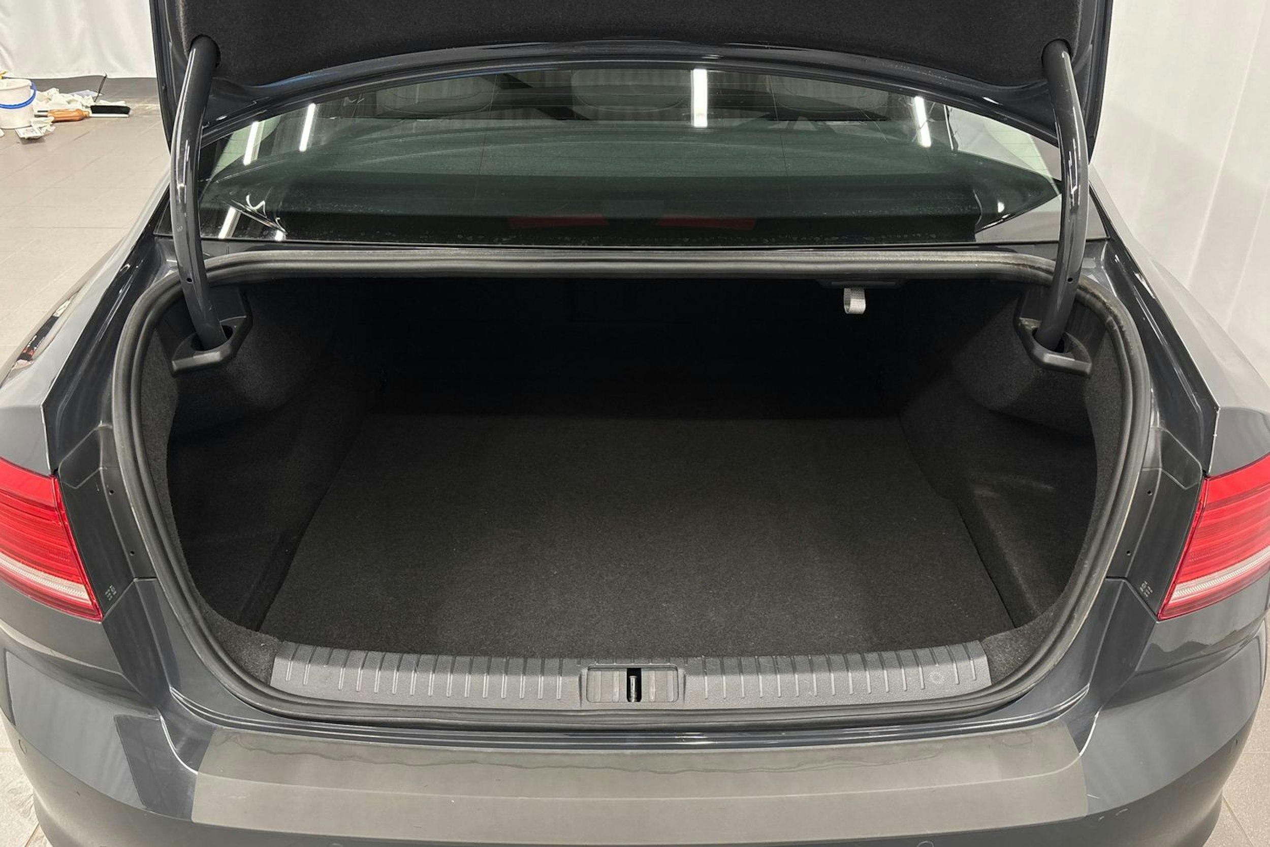 harmaa Volkswagen Passat 2016 kuva 16.
