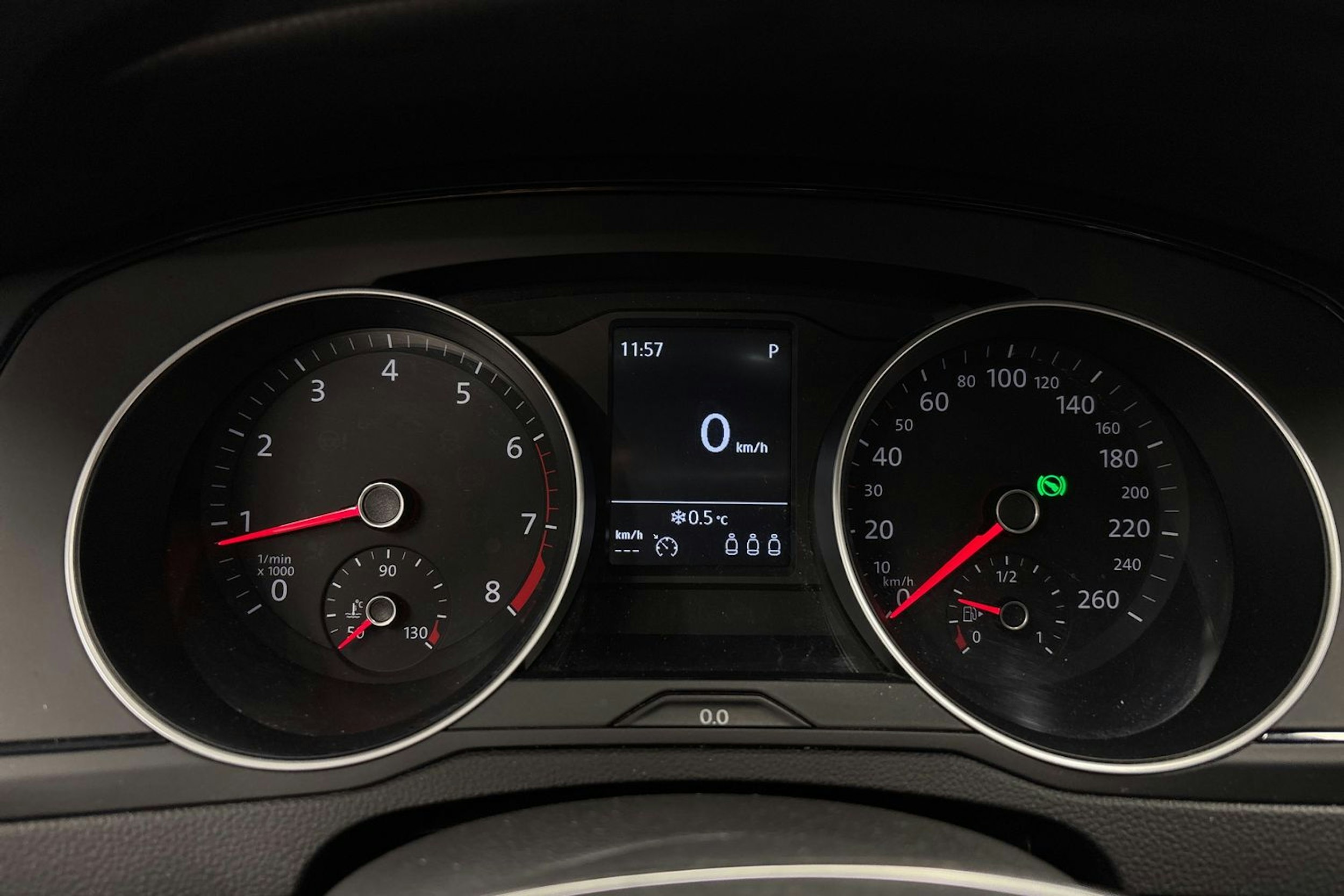 harmaa Volkswagen Passat 2016 kuva 17.
