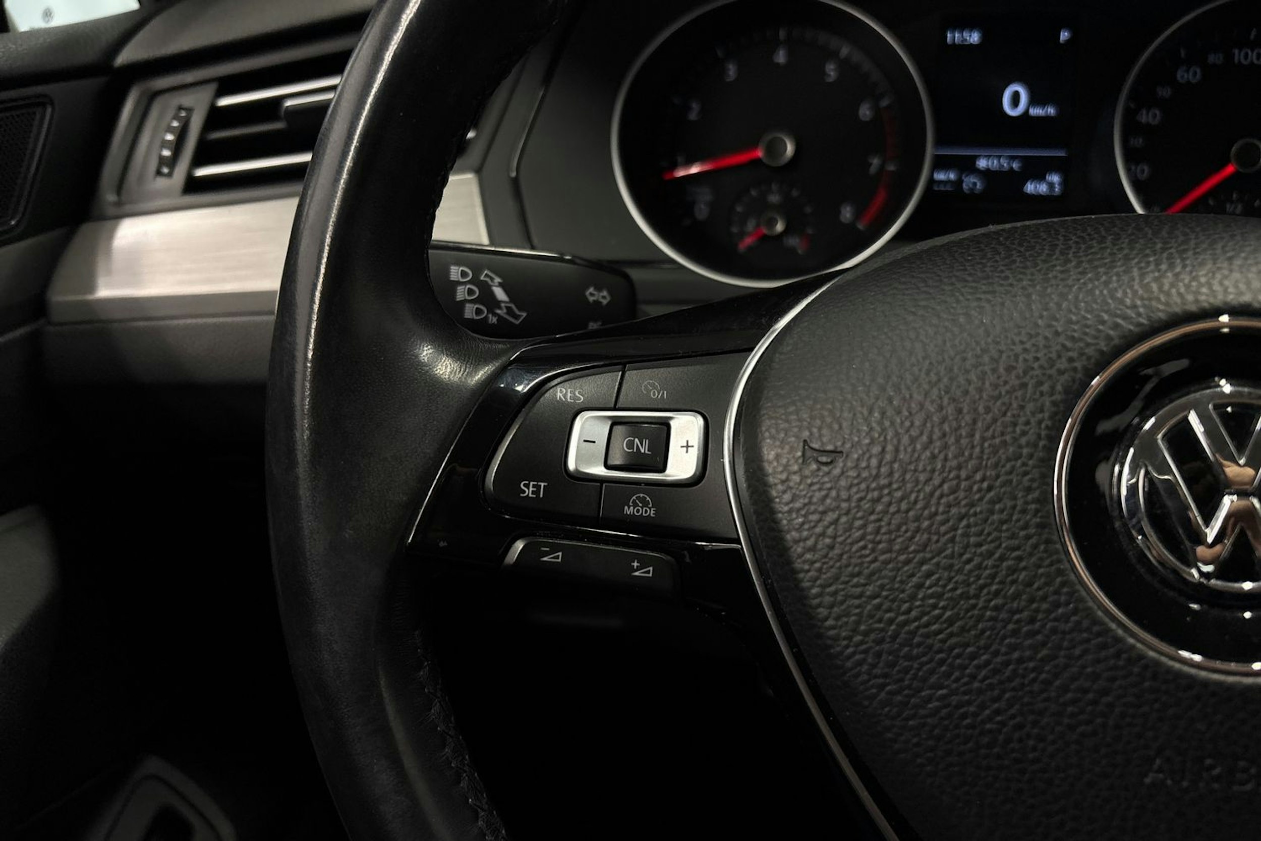 harmaa Volkswagen Passat 2016 kuva 19.
